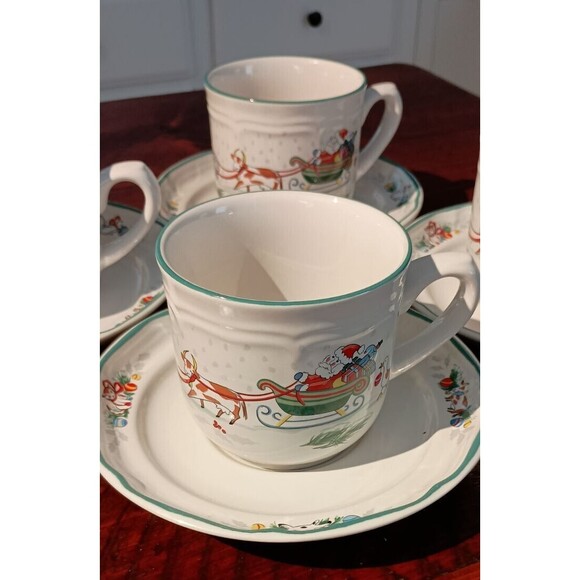 International Country Christmas Cups & Saucers, Set of 4, Vintage Rare #1 - Picture 3 of 5